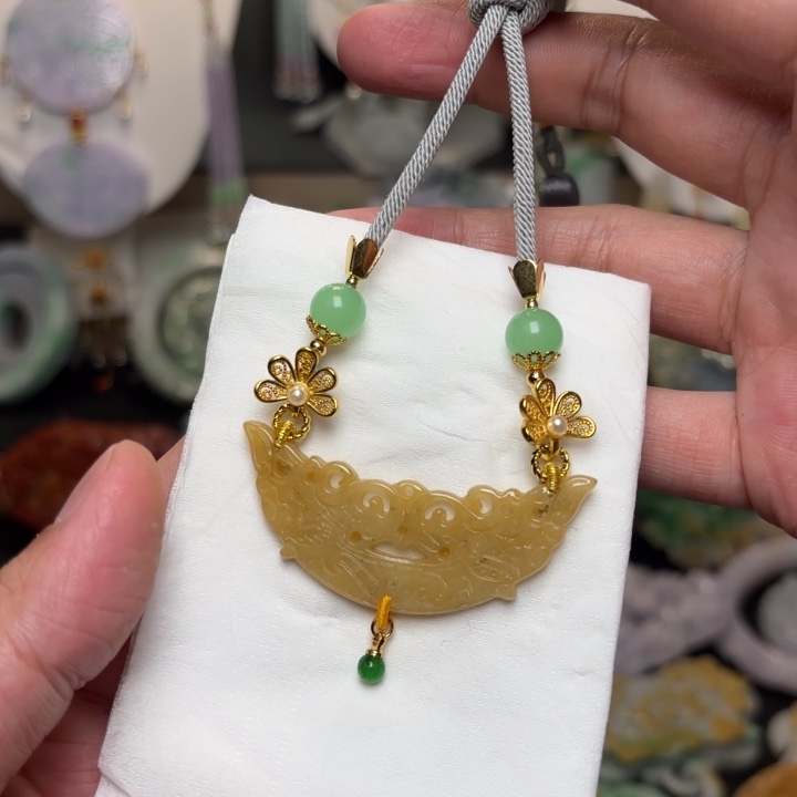 翡翠未镶嵌颈饰吊坠