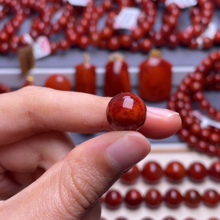 多***梦南红玛瑙未镶嵌其他（原矿）12mm高品瓦西牛血红火焰