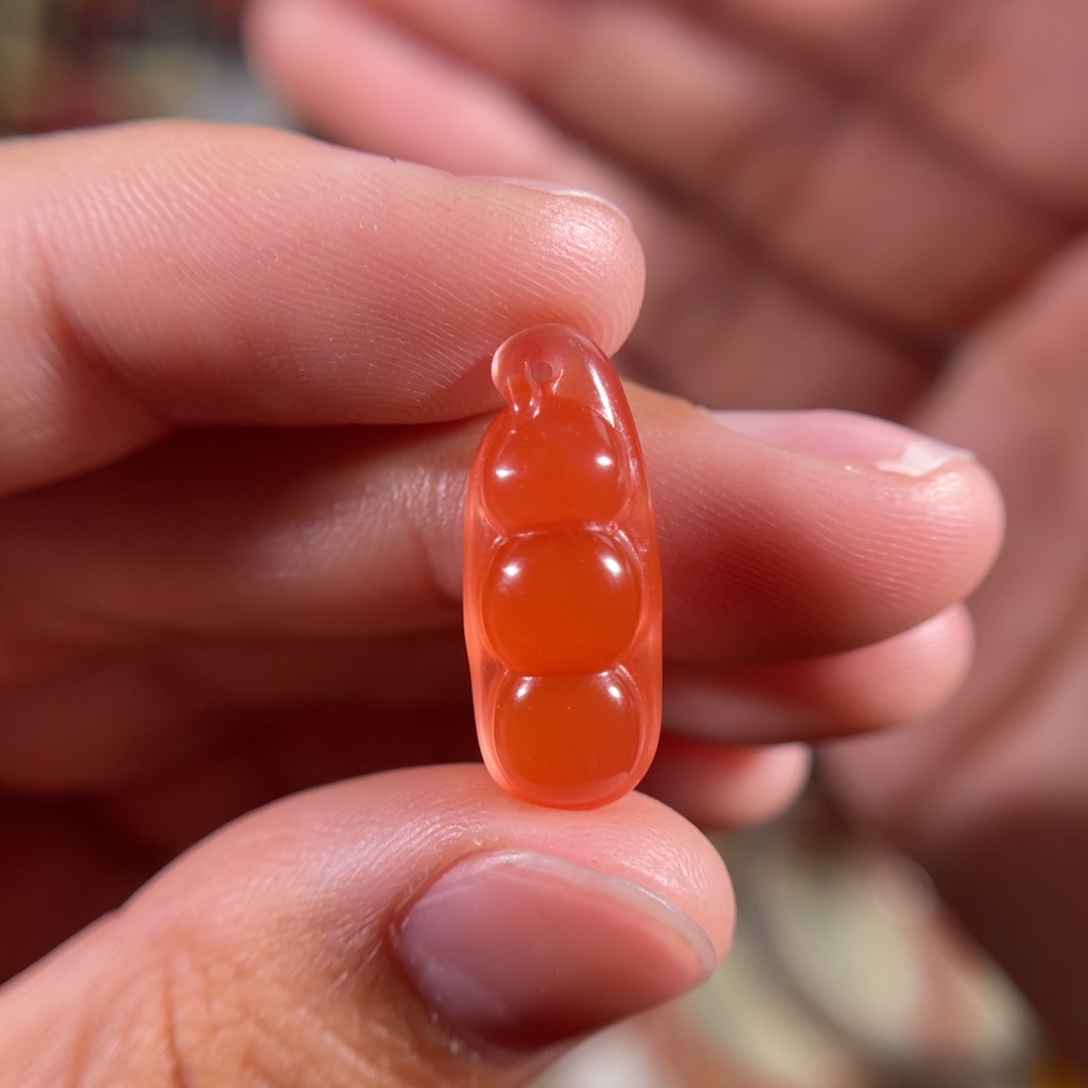 南红玛瑙大黑洞福豆侧挂21.2*8.7未镶嵌