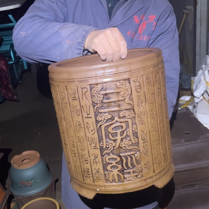 紫砂花盆紫砂花盆和一