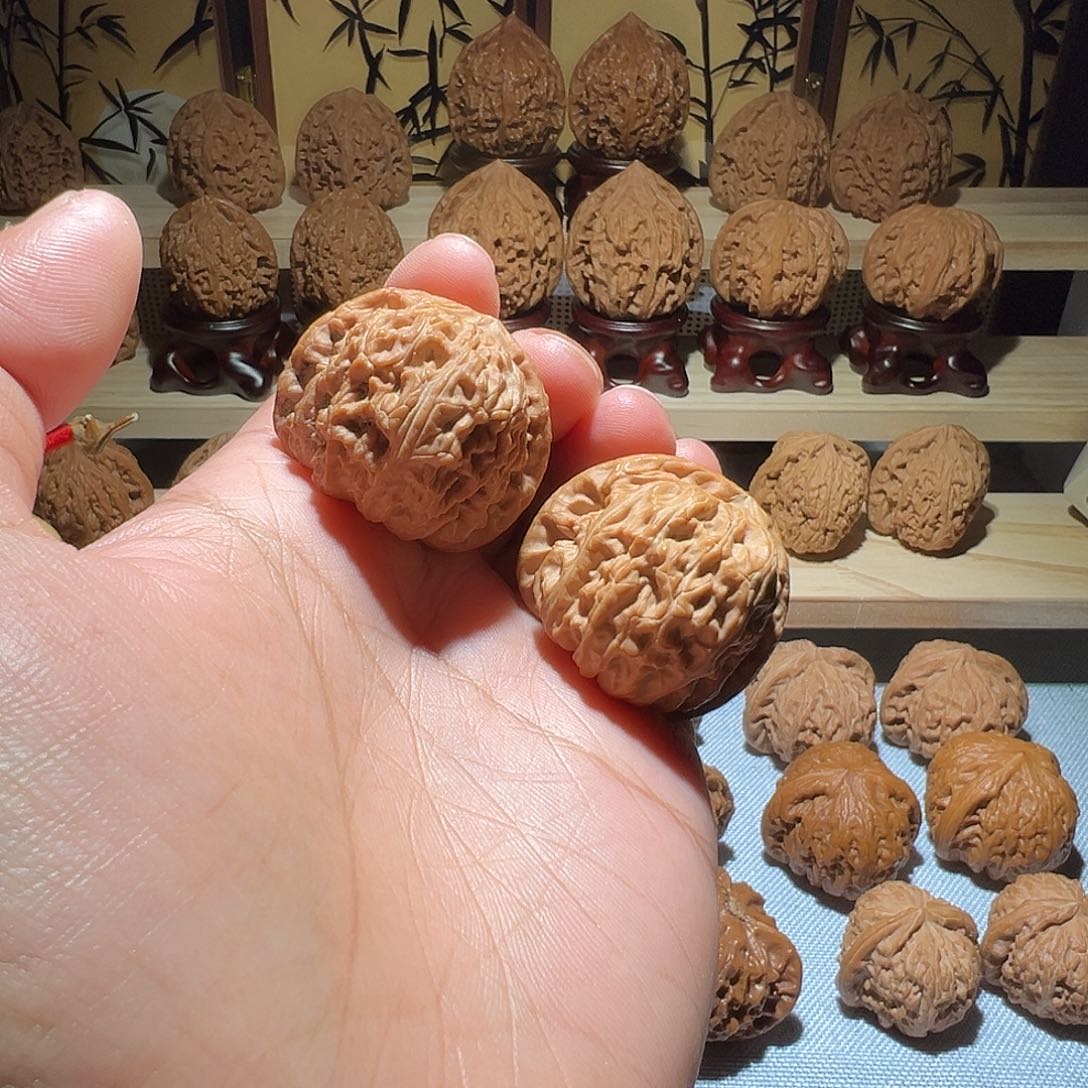 文玩核桃吊坠球白