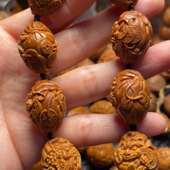 橄榄核吊坠金蟾手串