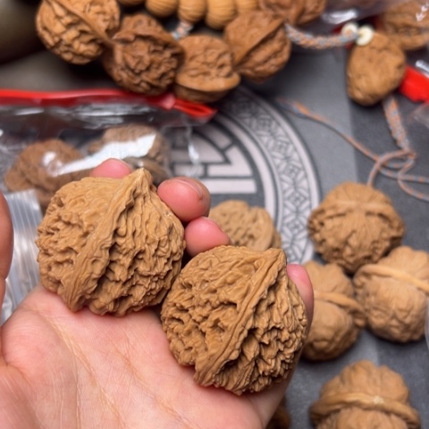 ****吊坠文玩核桃南疆石