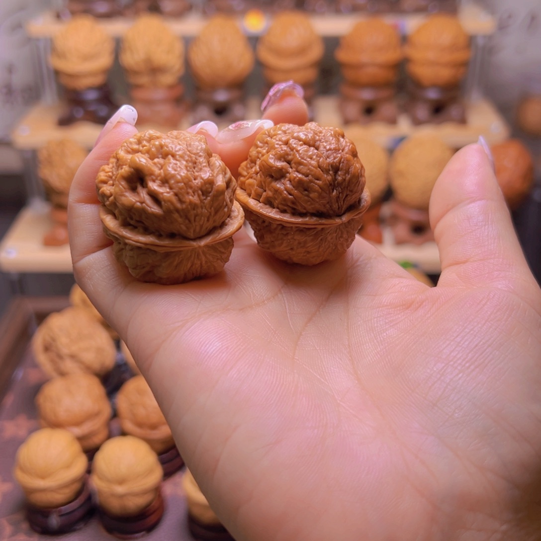 文玩核桃吊坠血舍利H18、34