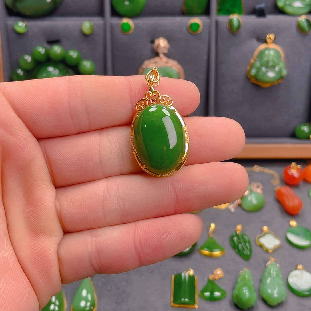 和田玉（碧玉）吊坠(不含链)18K金镶嵌无**雨3580