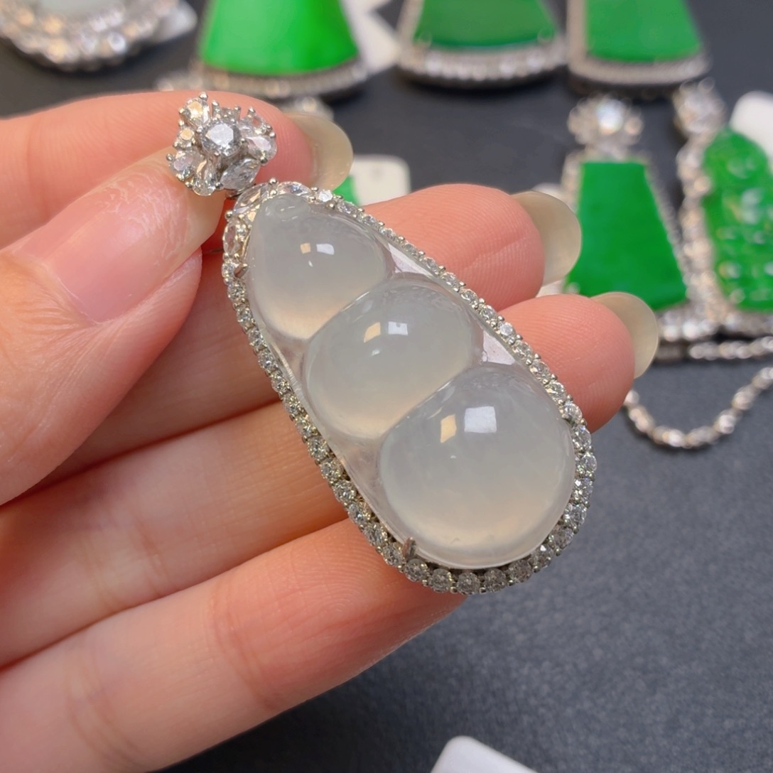 C****翡翠银S925镶嵌颈饰买断