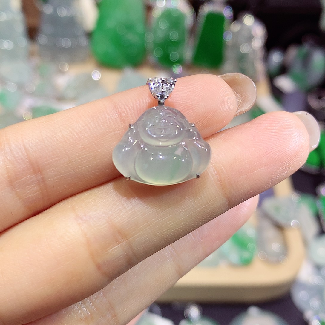 翡翠18K金镶嵌颈饰佛