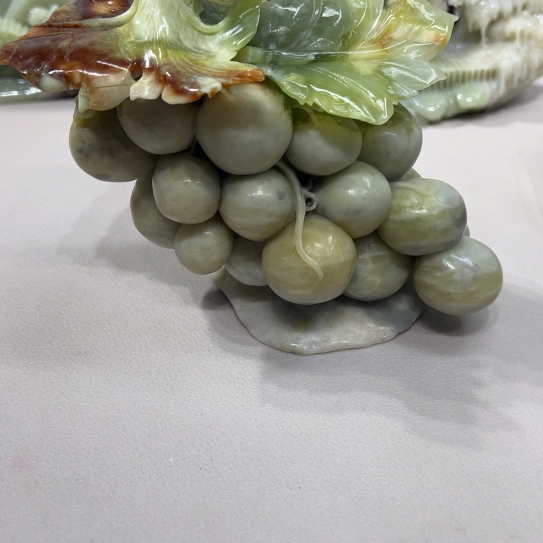 未镶嵌蛇纹石玉葡萄