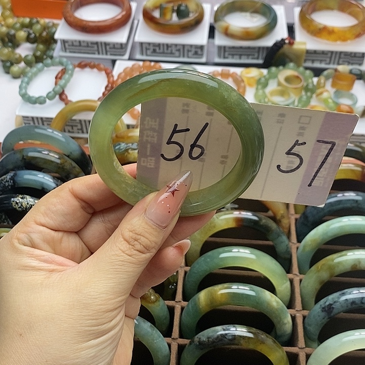 蛇纹石玉手镯未镶嵌