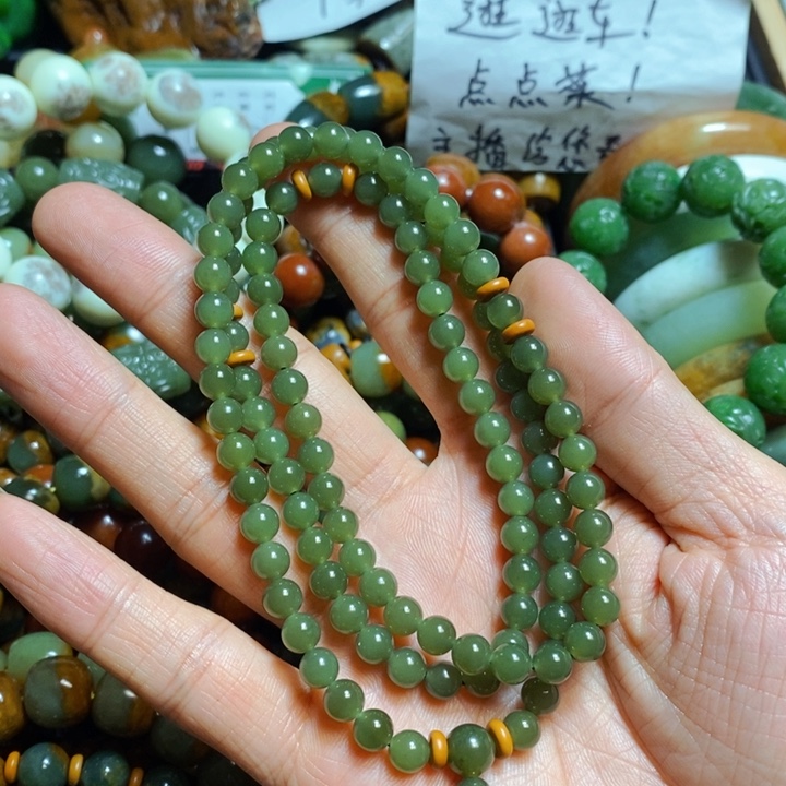 透闪石质玉颈饰未镶嵌