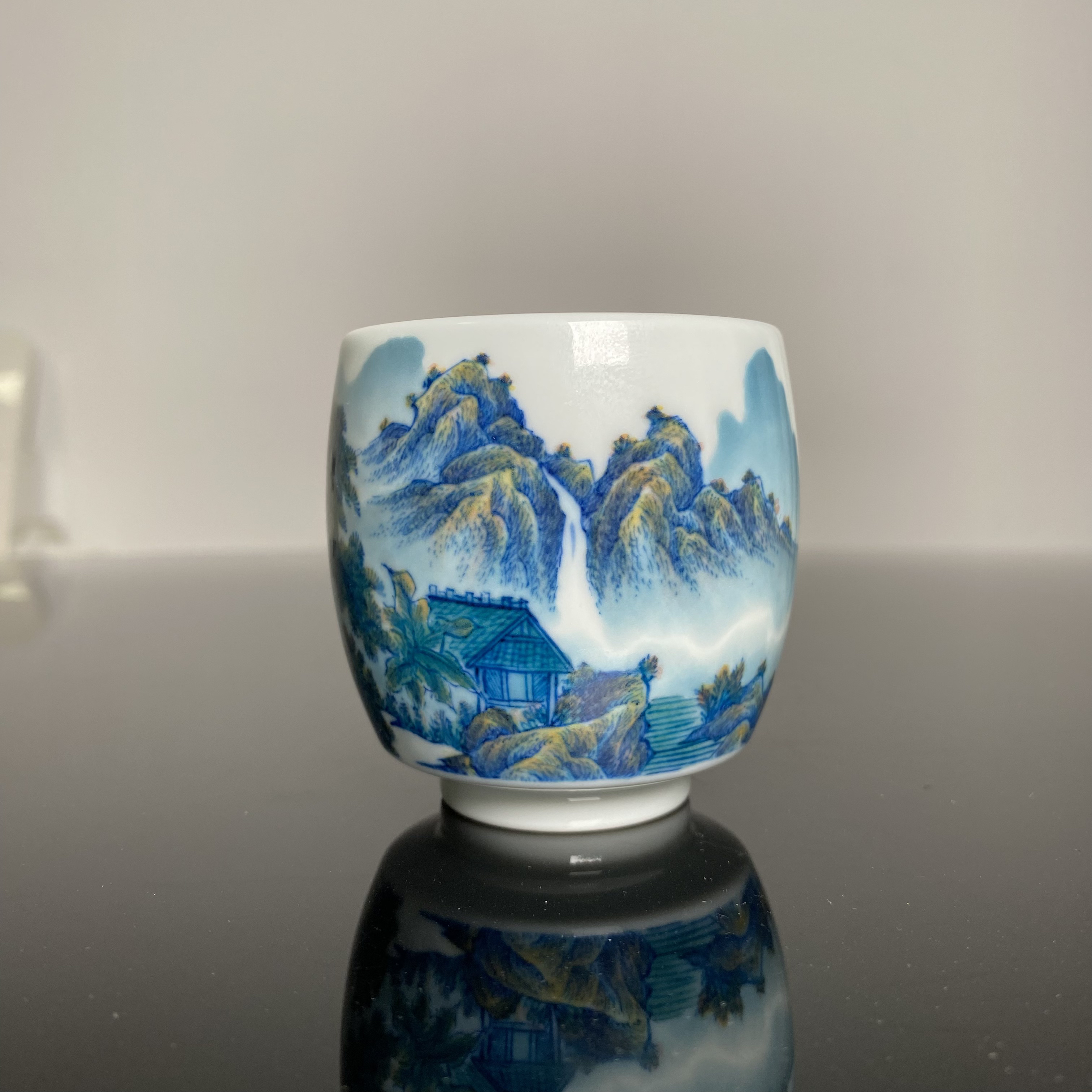 青远柴窑五彩青花山水主人杯蛋型杯