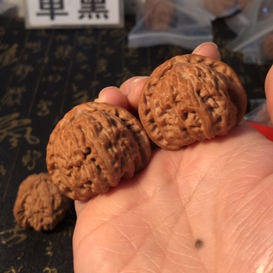 西***西把件文玩核桃三角白40mm