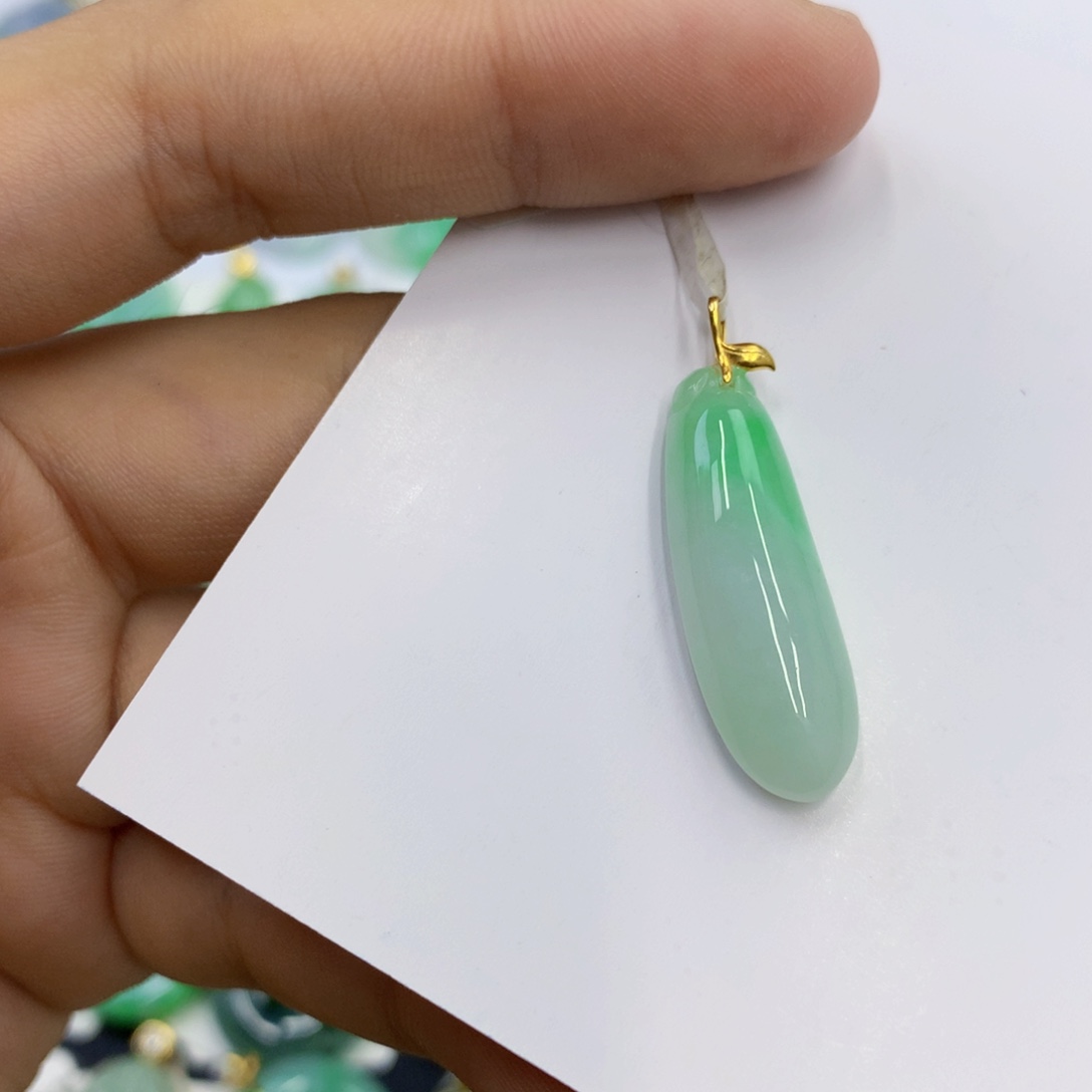 翡翠18K金镶嵌颈饰翡翠