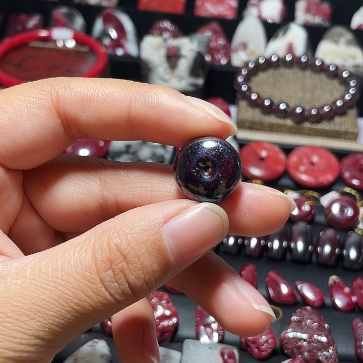 天然辰砂原矿乌砂平安扣11.3克