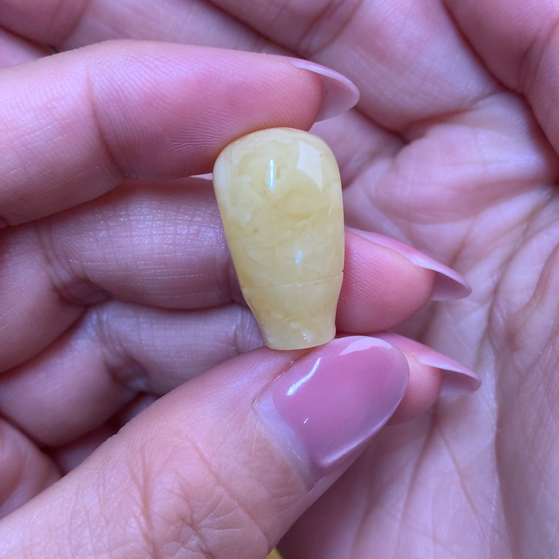 天***辰琥珀未镶嵌裸石蜜蜡