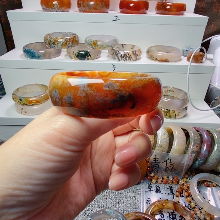 玛瑙/玉髓手镯未镶嵌56