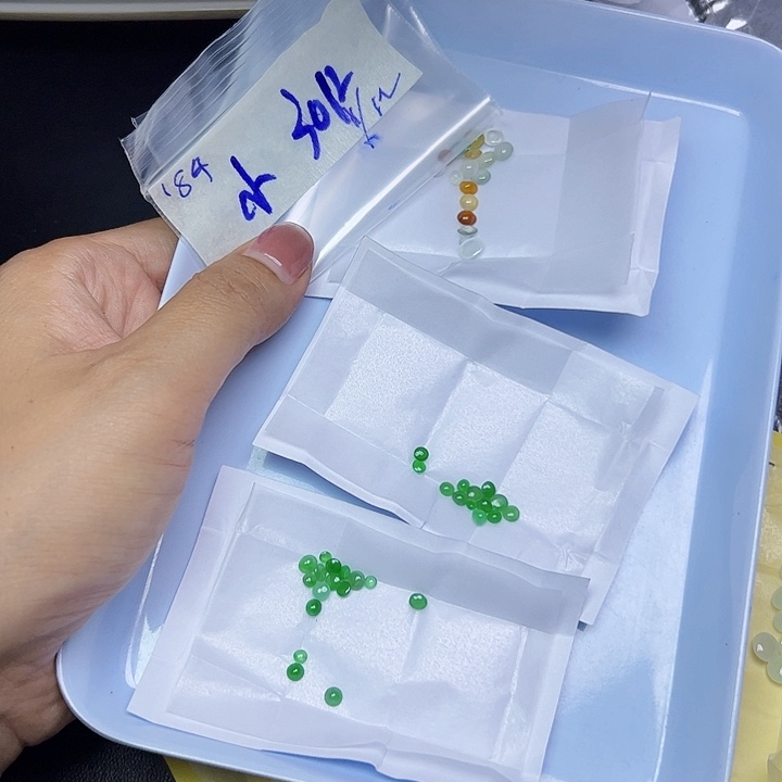 未镶嵌定制翡翠小*不