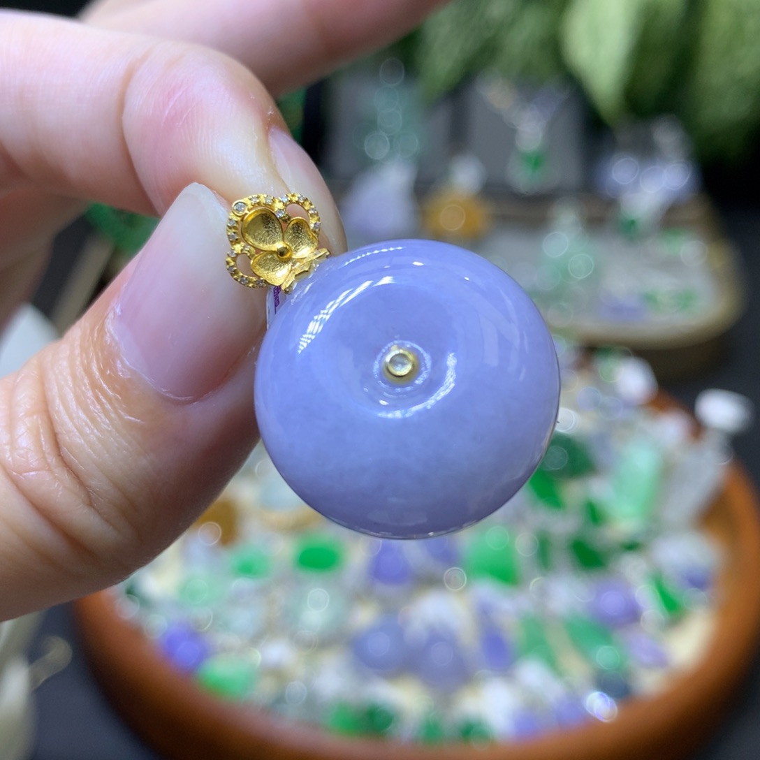 颈饰18K金镶嵌翡翠