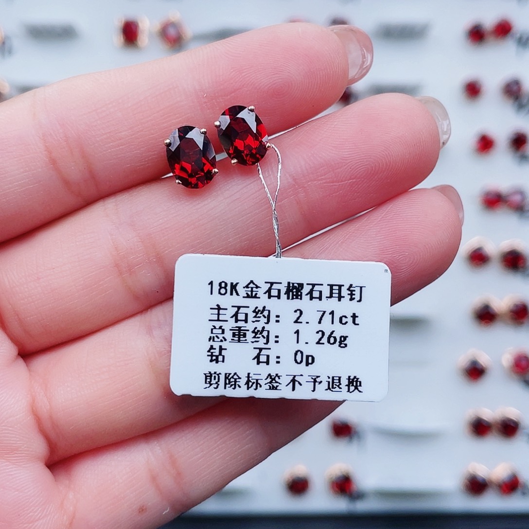 18K金镶嵌石榴石耳饰