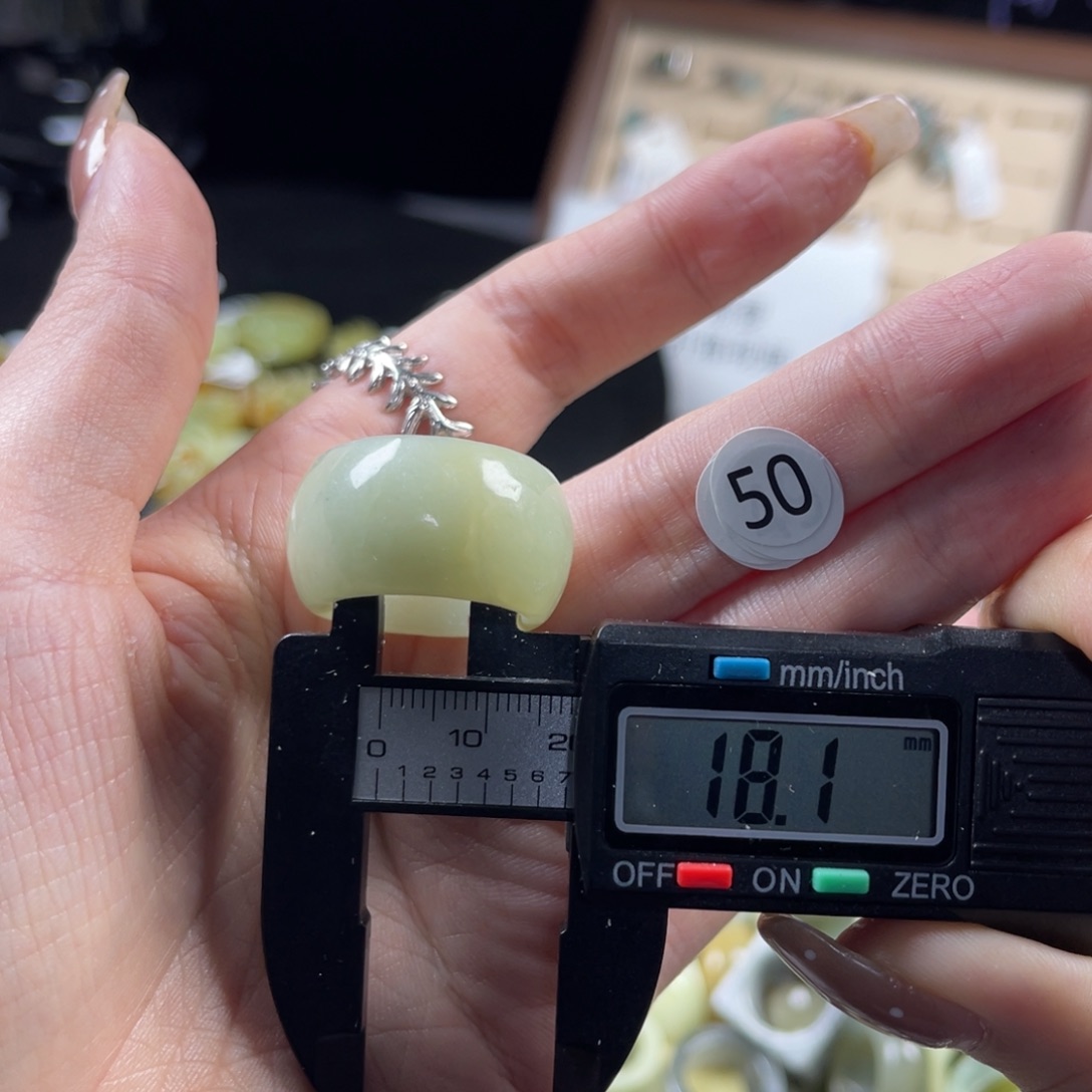 蛇纹石玉未镶嵌戒指