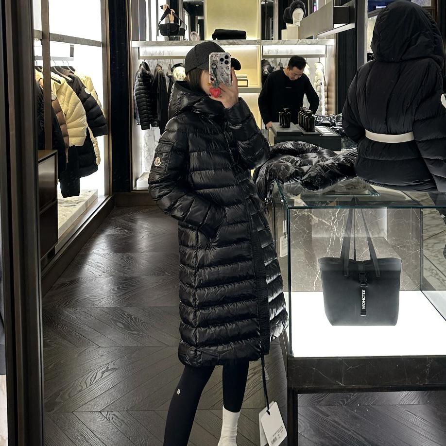 未使用 MONCLER 黑色亮面Moka长款羽绒服3码