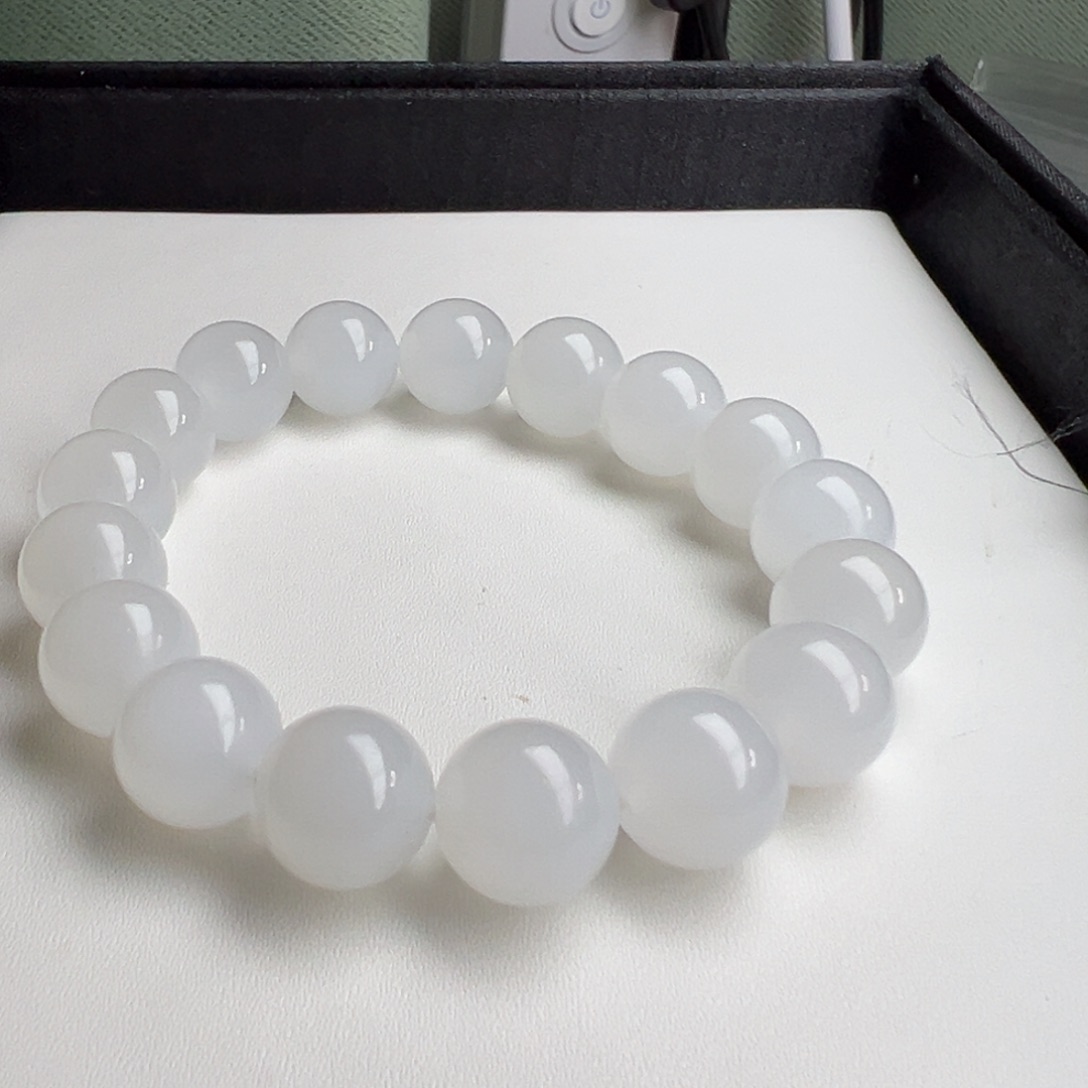 岁***月未镶嵌手链和田玉