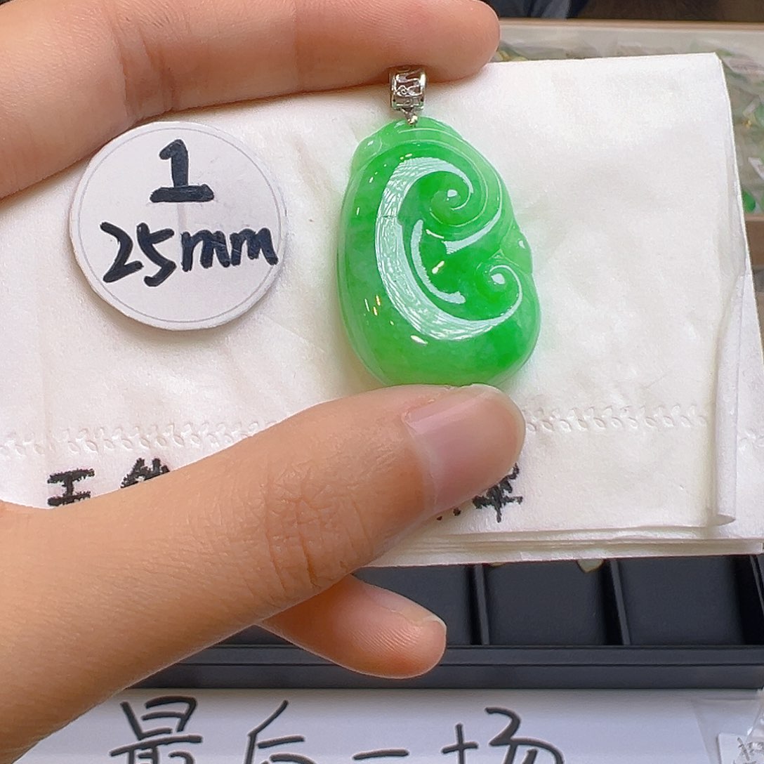 翡翠颈饰18K金镶嵌翡翠