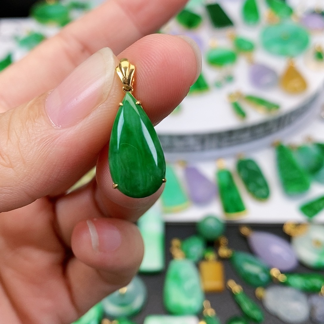 翡翠吊坠(不含链)18K金镶嵌