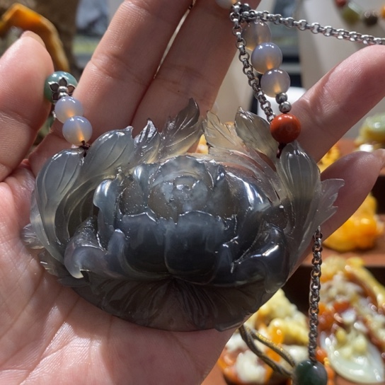 蛇纹石玉未镶嵌颈饰