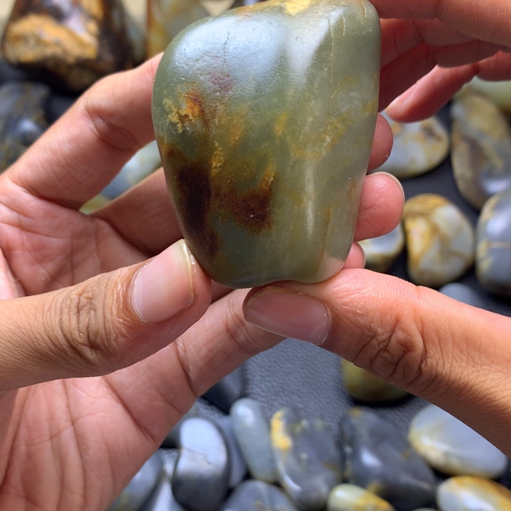 和田玉未镶嵌颈饰呼*