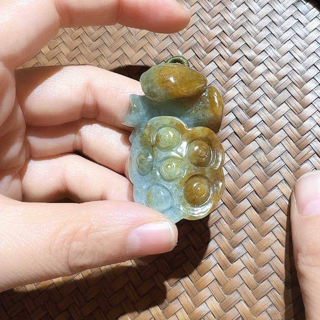 颈饰未镶嵌翡翠于***?个性十足