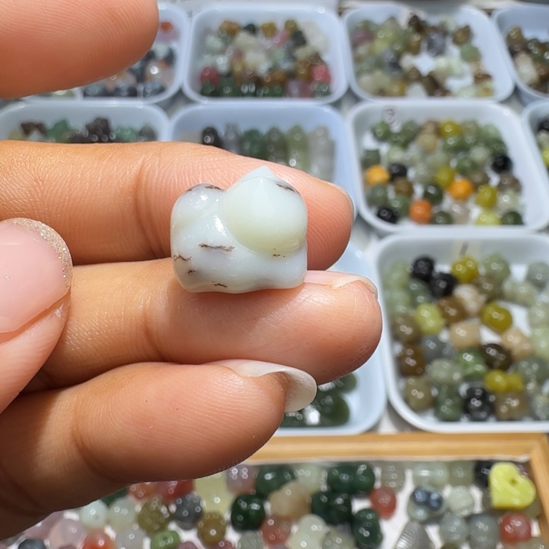 和田玉未镶嵌珠宝奇石