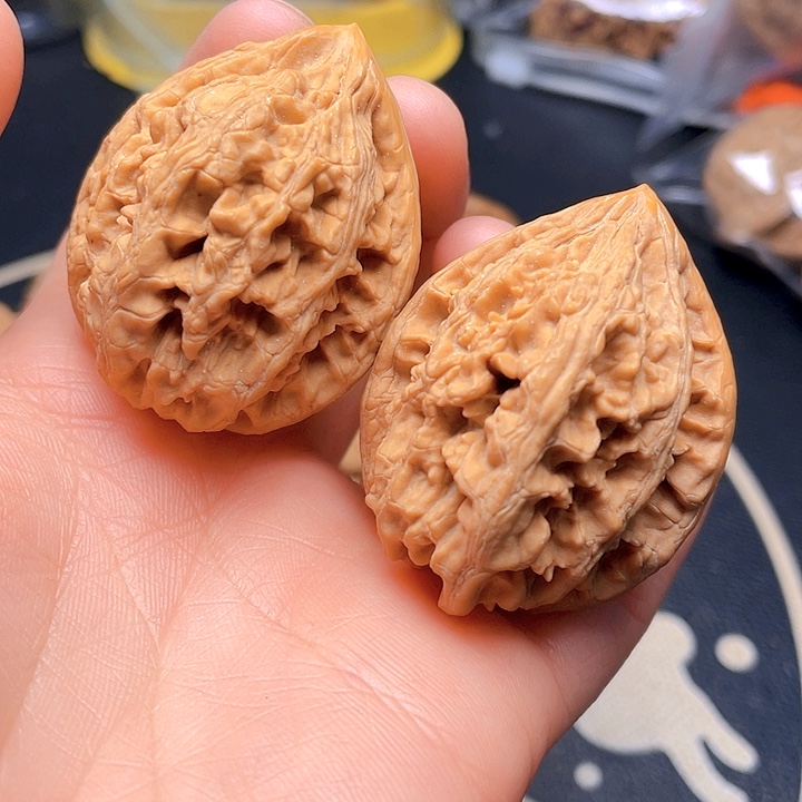 文玩核桃把件大沽石一对