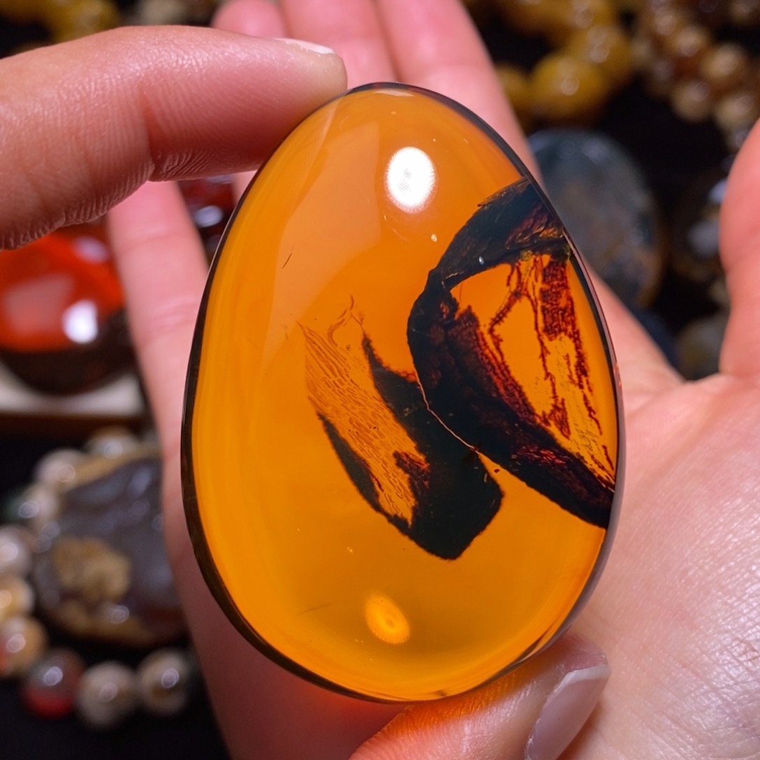 琥珀未镶嵌颈饰28.3克