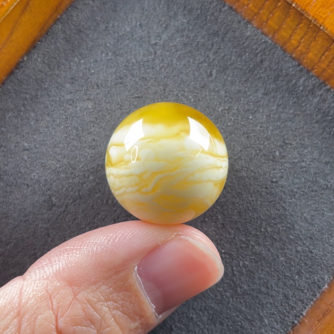 琥珀颈饰未镶嵌九***阳蜜蜡吊坠