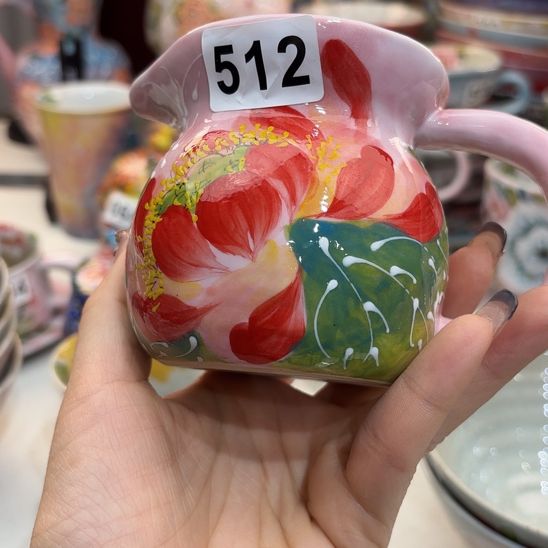 瓷片在这个充满生机盎然活力