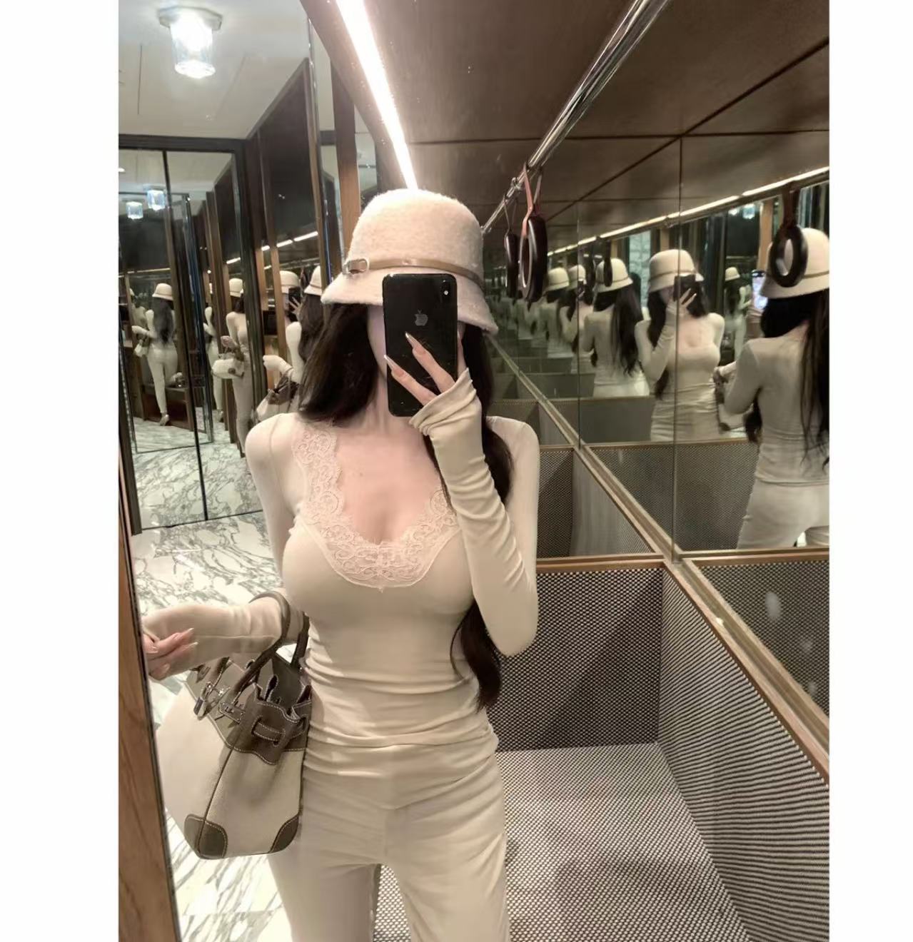 倩儿家-甜欲交织显瘦性感蕾丝拼接磨毛打底衫1