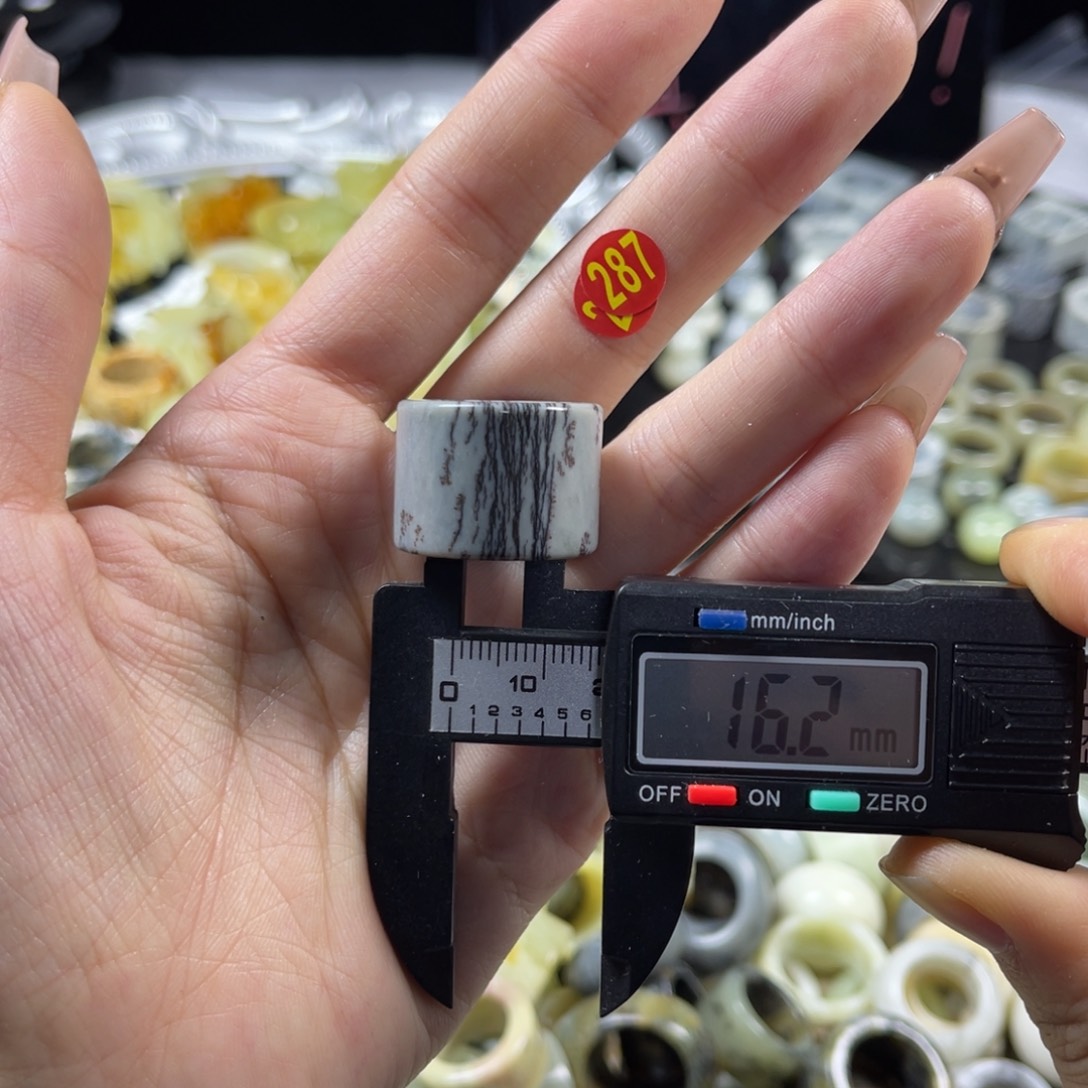 蛇纹石玉未镶嵌戒指