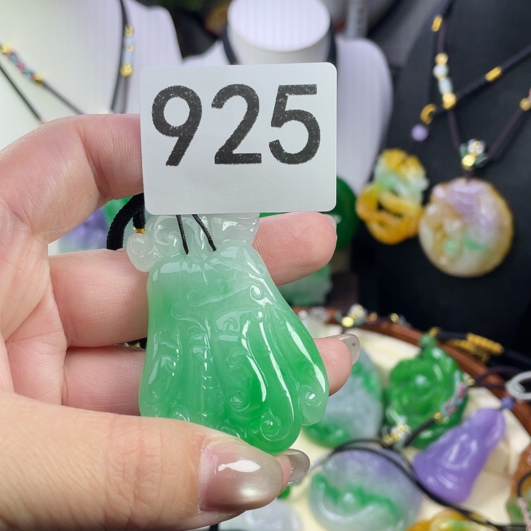 翡翠未镶嵌吊坠(赠链)