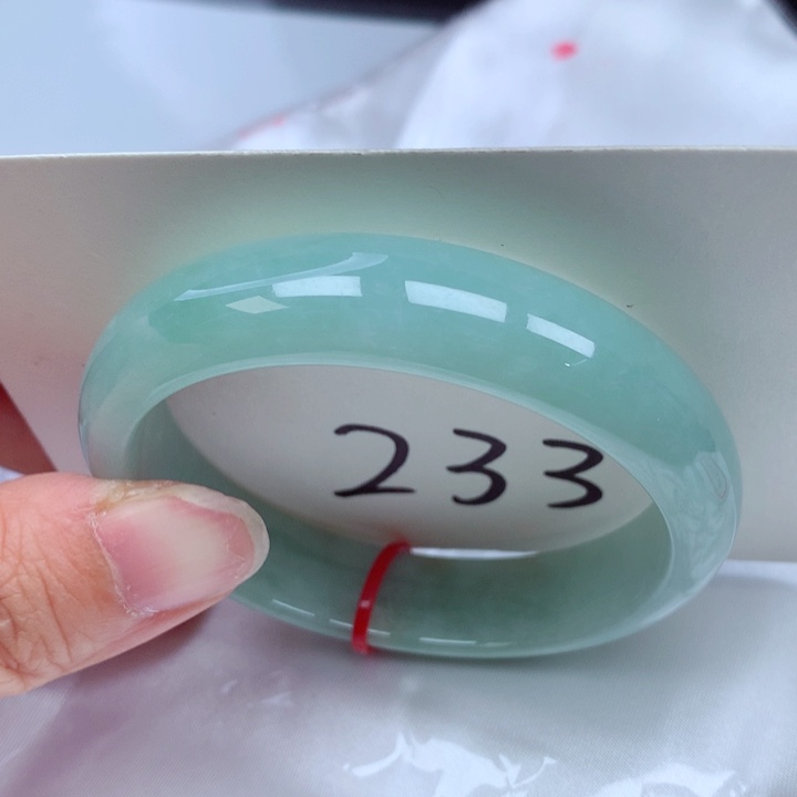 翡翠手镯未镶嵌翡翠