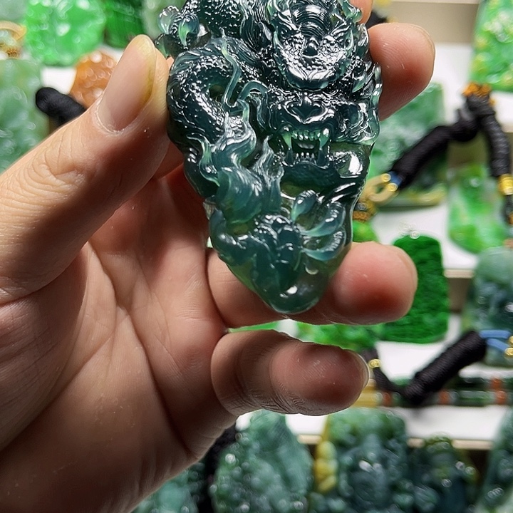 种***户翡翠未镶嵌吊坠(不含链)翡翠毛货定制龙牌