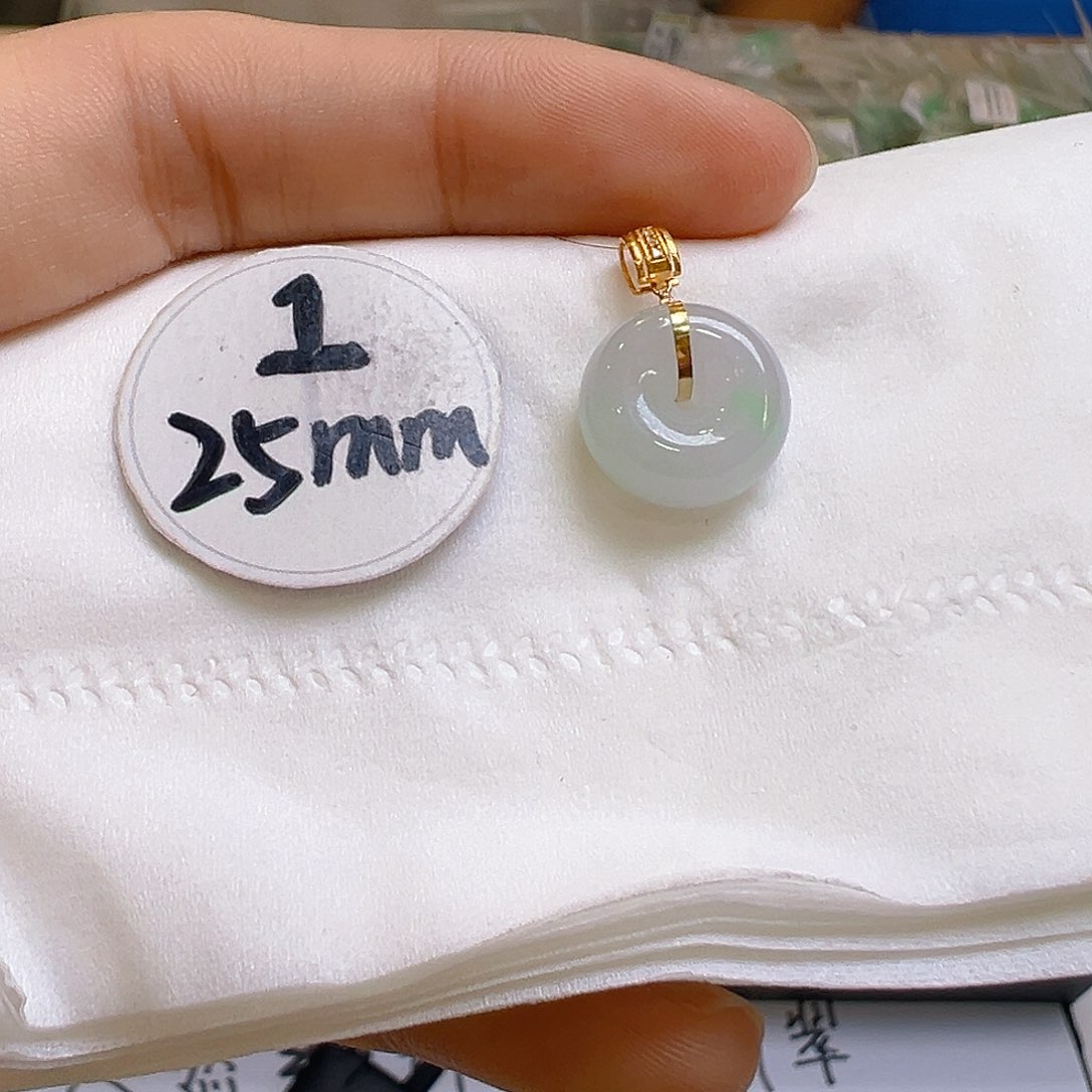 翡翠颈饰18K金镶嵌翡翠