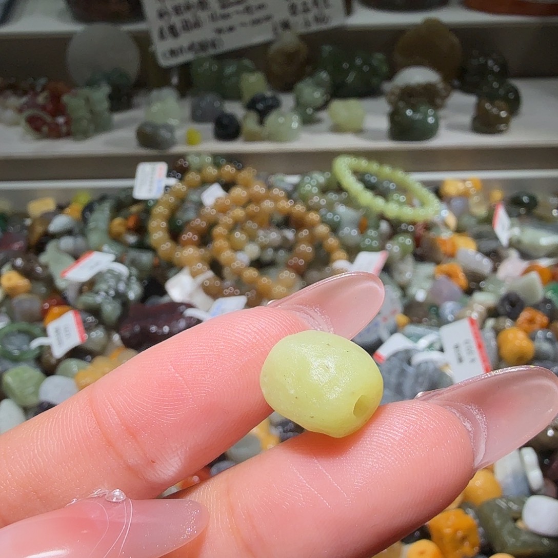 栀***子和田玉未镶嵌珠宝奇石