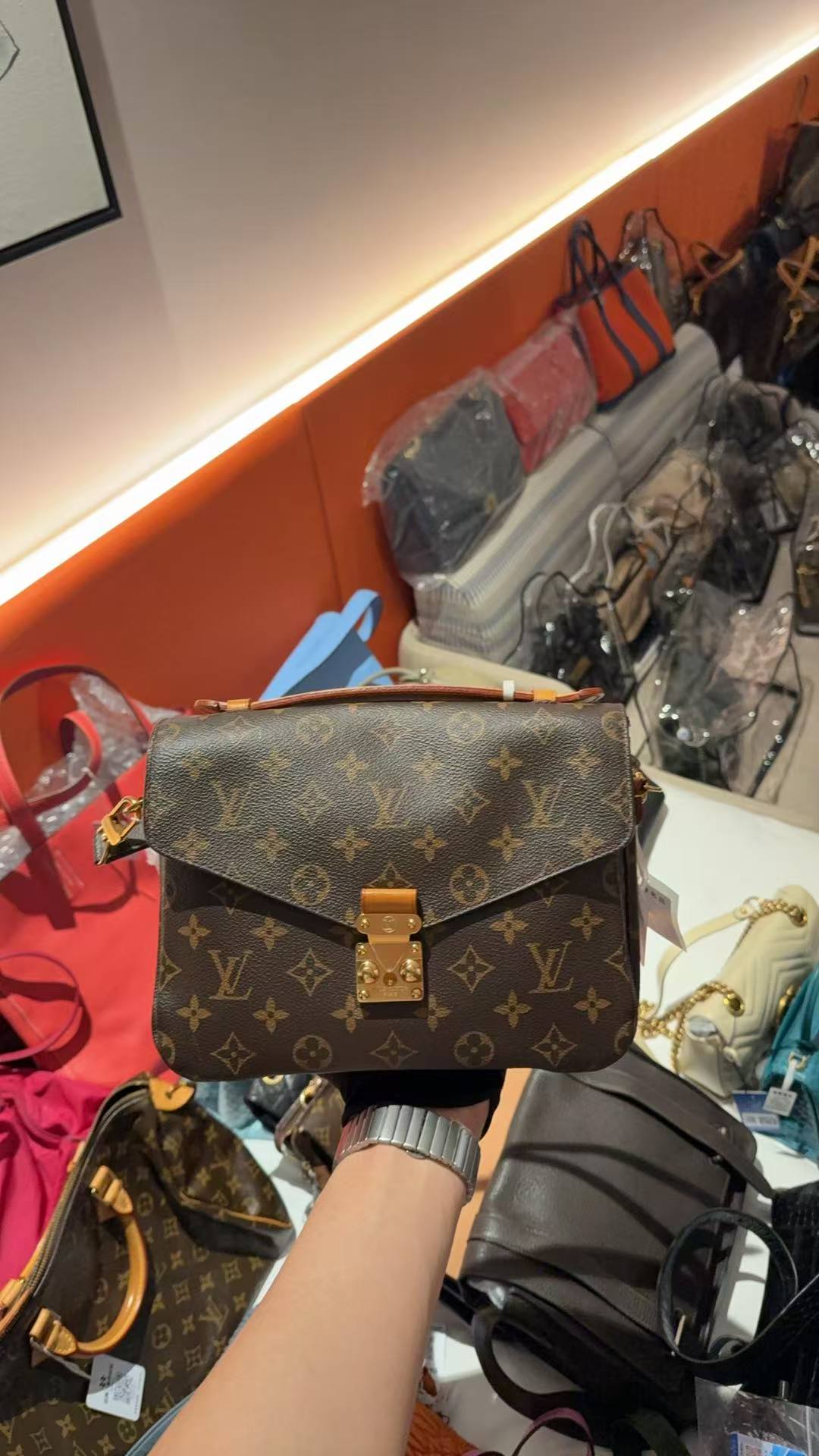 95新 LouisVuitton/路易威登 老花邮差斜挎包/云海包展放大漏