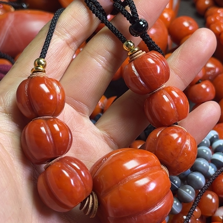 颈饰琉璃德**筝琉璃…………