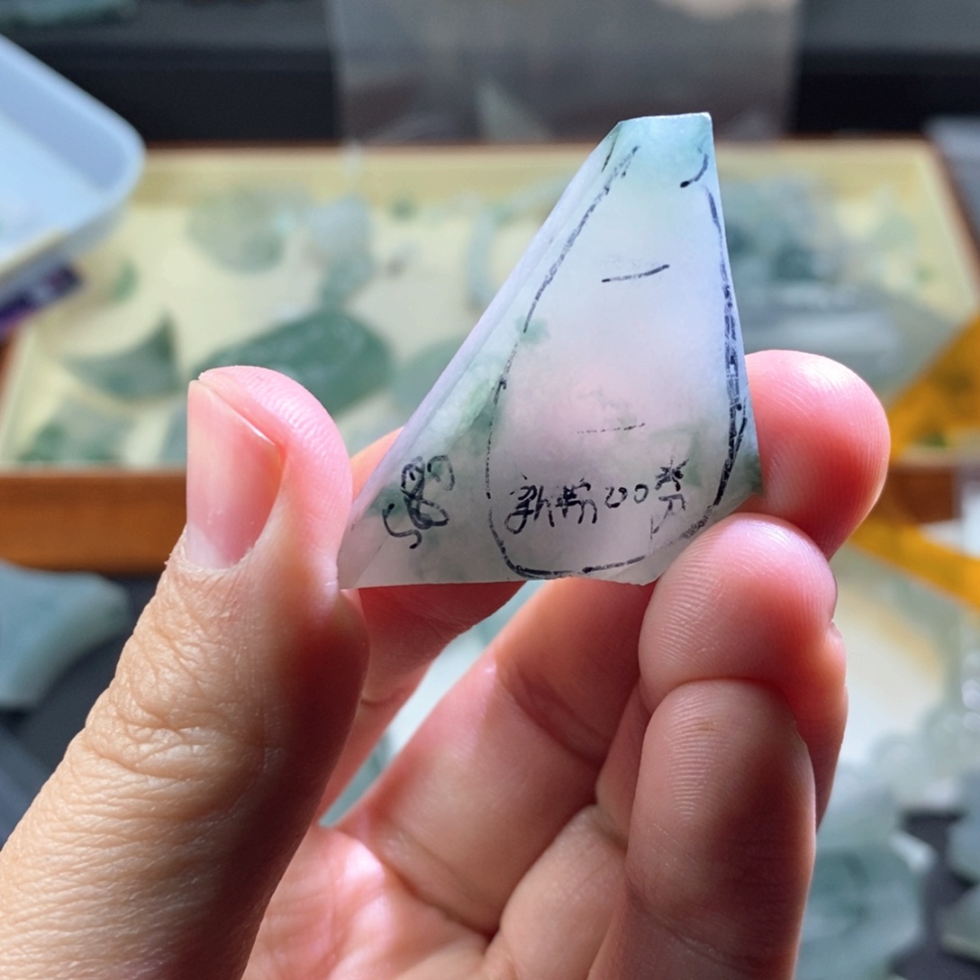 翡翠未镶嵌颈饰定制