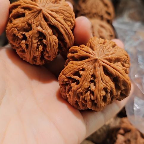 文玩核桃吊坠43有沙眼