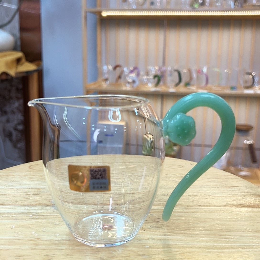 。***…禾器怡莲公道杯浅玉色