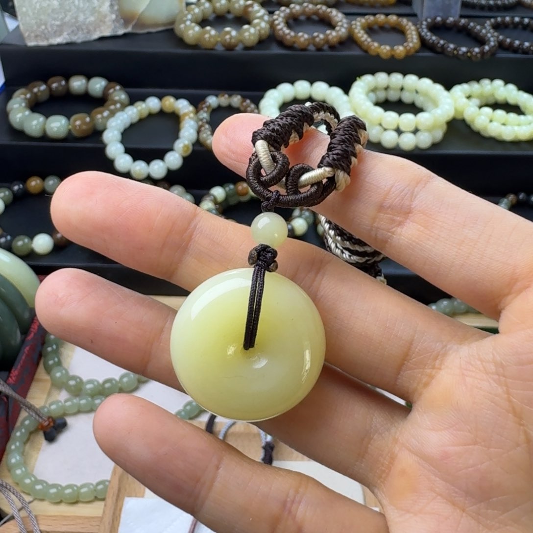 和田玉未镶嵌颈饰知***、