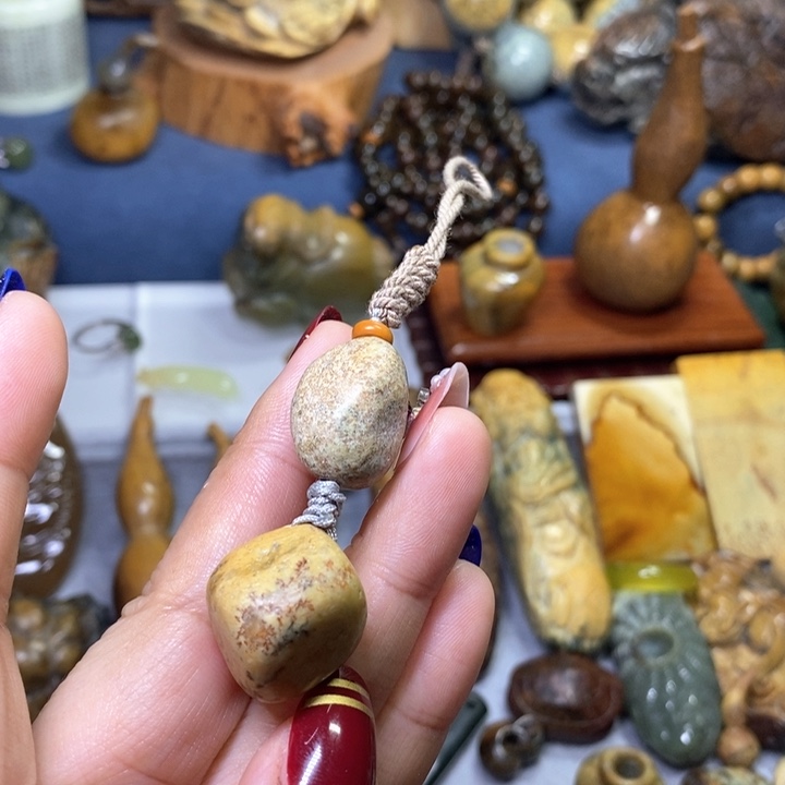 岫岩河磨玉（透闪石质玉）手机坠未镶嵌